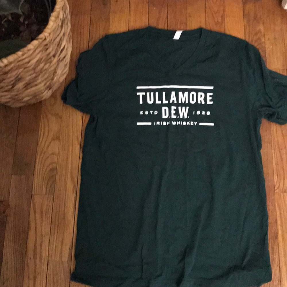 3 for 10 ☀️ Tullamore Dew Irish Whiskey Tshirt ☘️